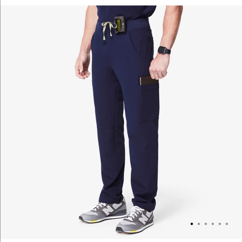 Figs mens axim scrub pant size large short.